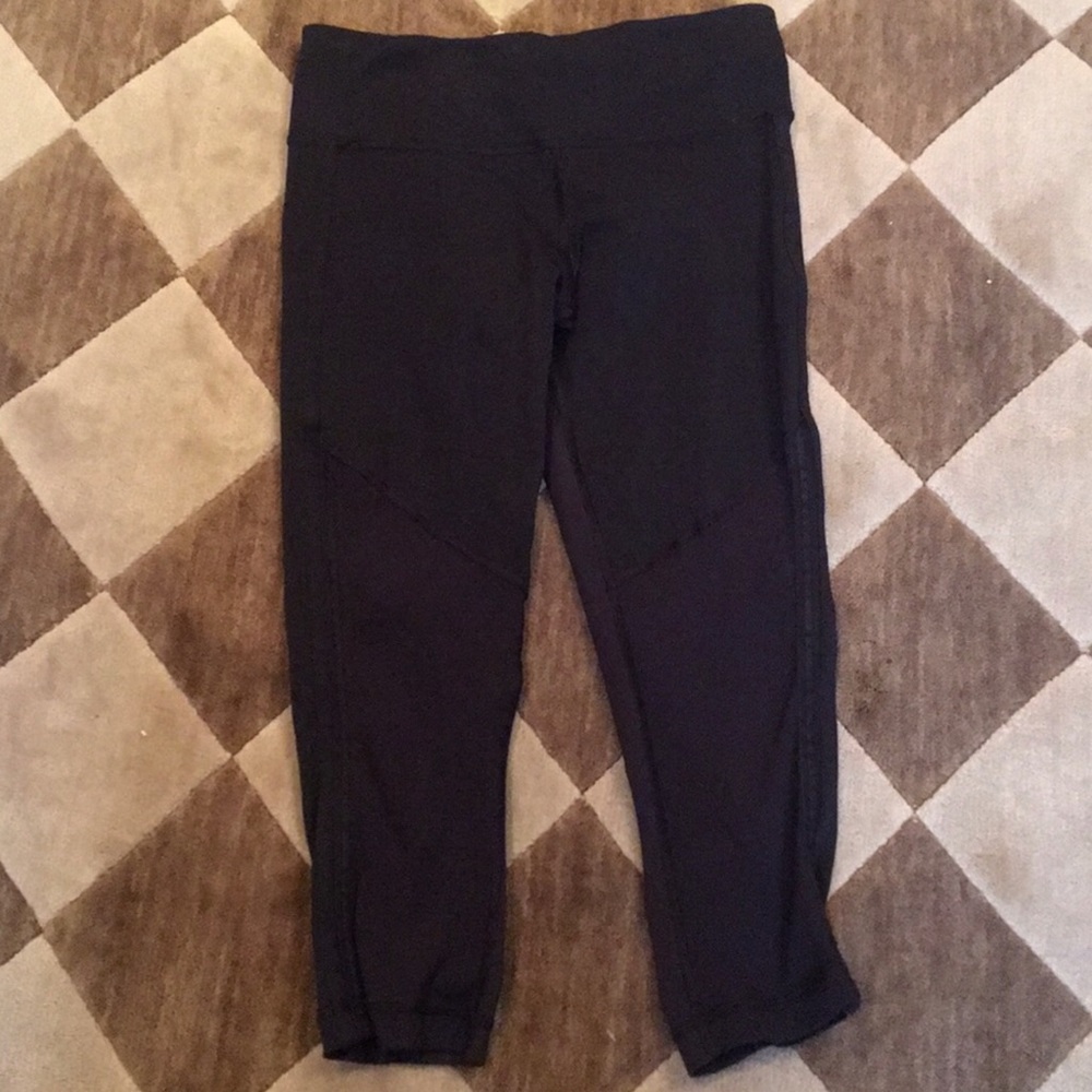 ❣️Lululemon black crop pants with zip pocket - Picture 3 of 7